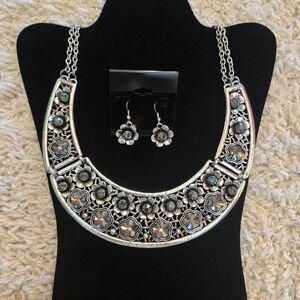 NEW Silver Metal Floral Rhinestone Bib Necklace with Earrings Set